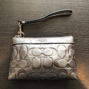 COACH Wristlet - pewter/silver
